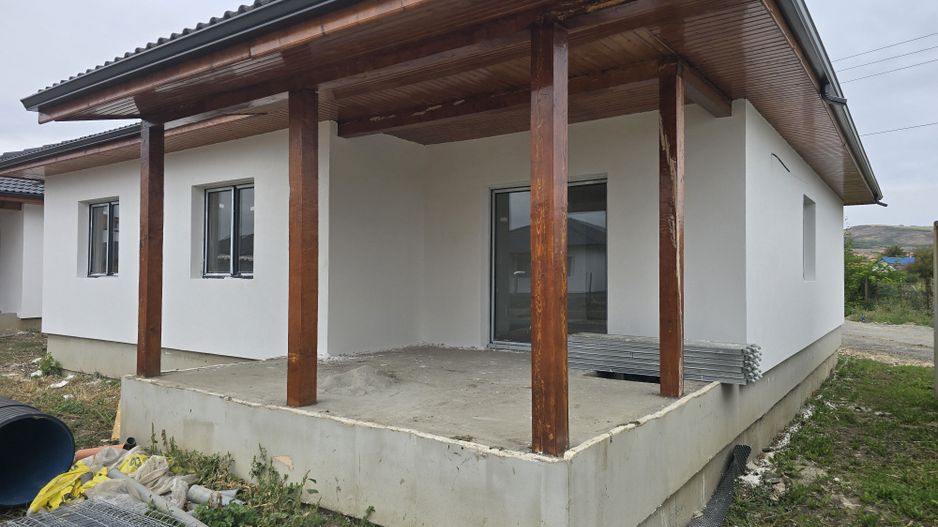 Casă 4 cam,2 băi,terasă acoperită,500mp.teren,gard,pavaj. - Poză 2