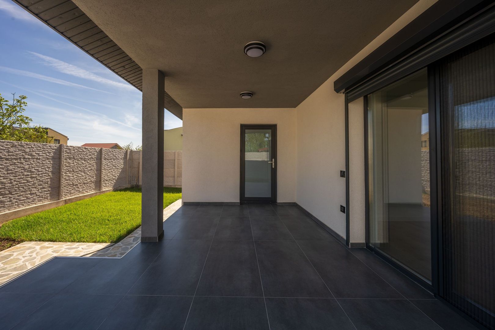 CASA TIPLA, Racordata la toate Utilitățile ! Domnești ! - Poză 20