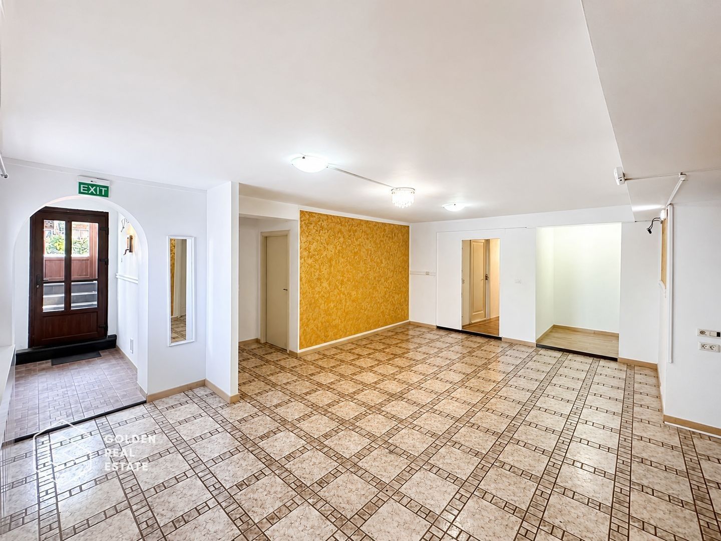 Spatiu pretabil salon infrumusetare, cabinet, 8 camere, Boul Rosu, 200mp - Poză 1