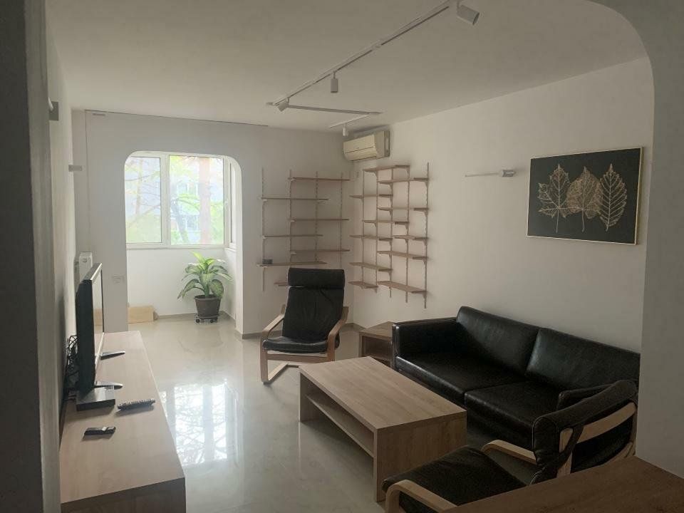 Inchiriez - 3 camere - renovat recent - anvelopat . - Poză 2