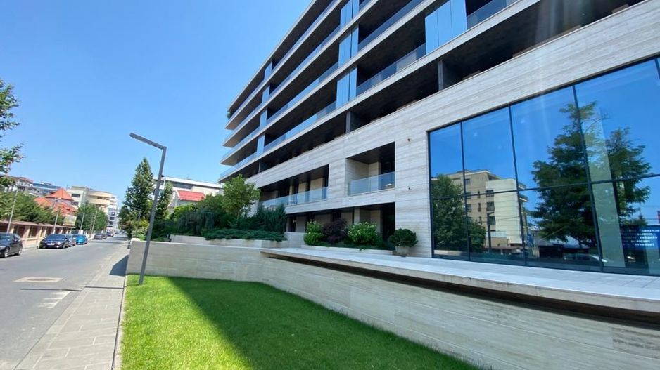 Apartament  Exclusivist de 4 camere spațios și luminos - Poză 2