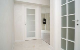 Apartament cu 2 camere în Royal Town, Iași – ideal pentru birouri, cabinete sau spații comerciale - Poză 4