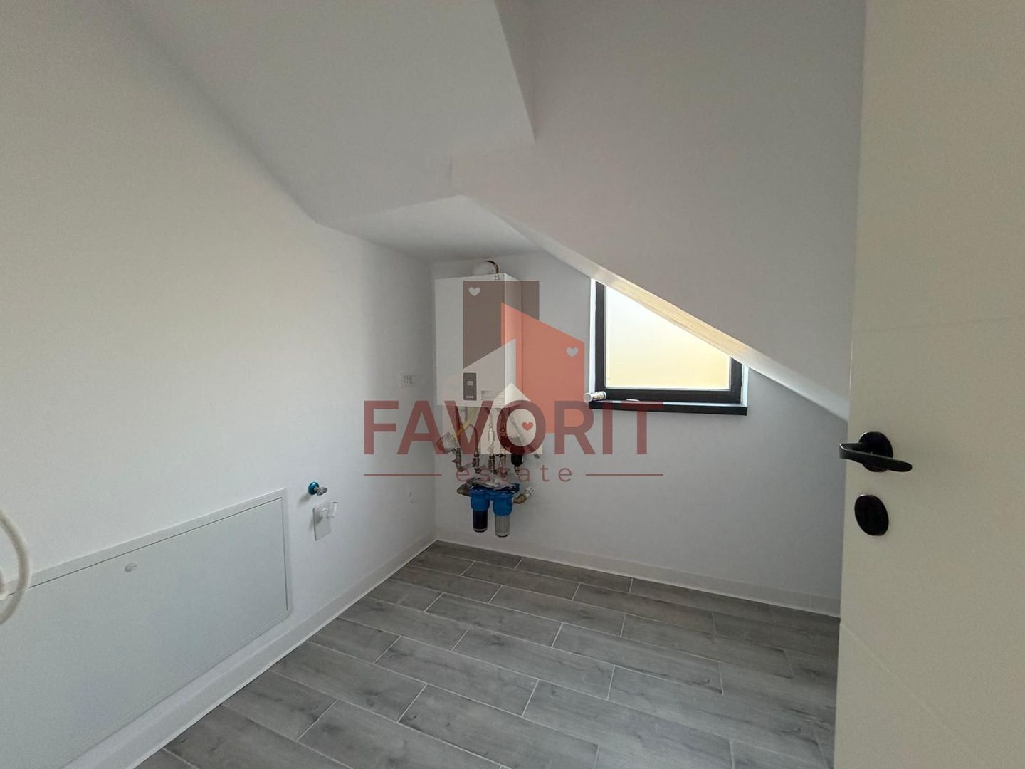 Duplex despartit | 5 camere | Garaj | Finisaje premium | 3 bai |Asfalt - Poză 14