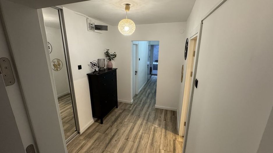 De Închiriat: Apartament 3 Camere la Metrou Brâncoveanu - Poză 3