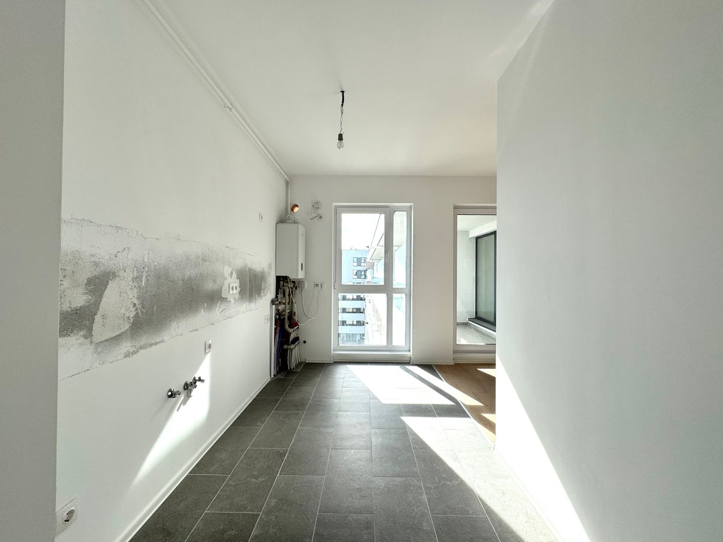 3 camere. Bucătărie Open-Space - Verdere curte interioară - Poză 3