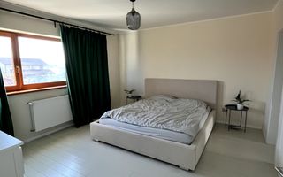 Locuinta spatioasa in triplex - Poză 32