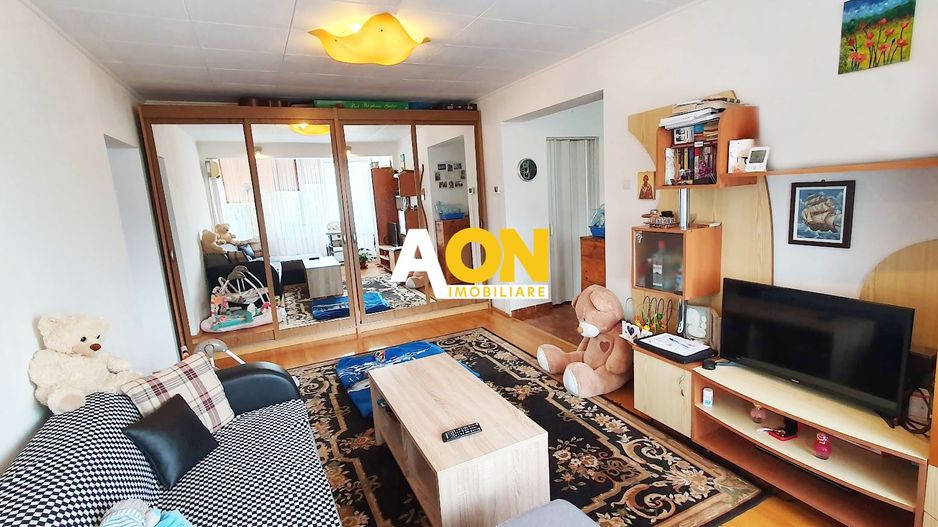 Apartament 3 camere, Cetate, zona Liceului Militar - Poză 2