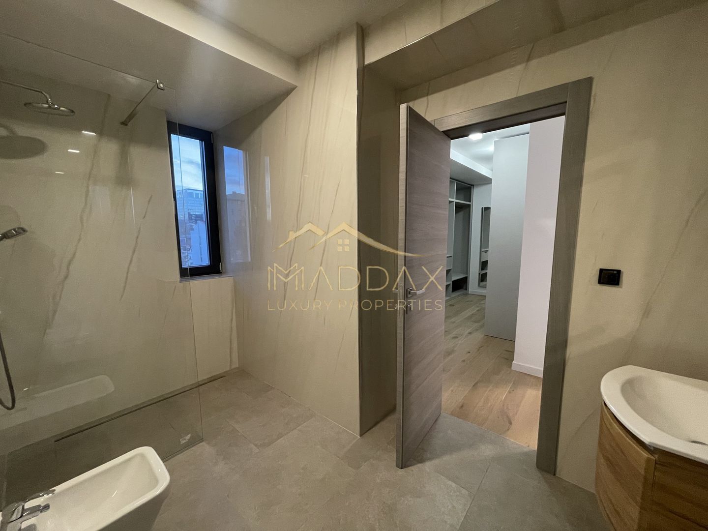 **APARTAMENT ELEGANT** FLOREASCA **CU VEDERE SPECTACULOASA CATRE LAC - Poză 28