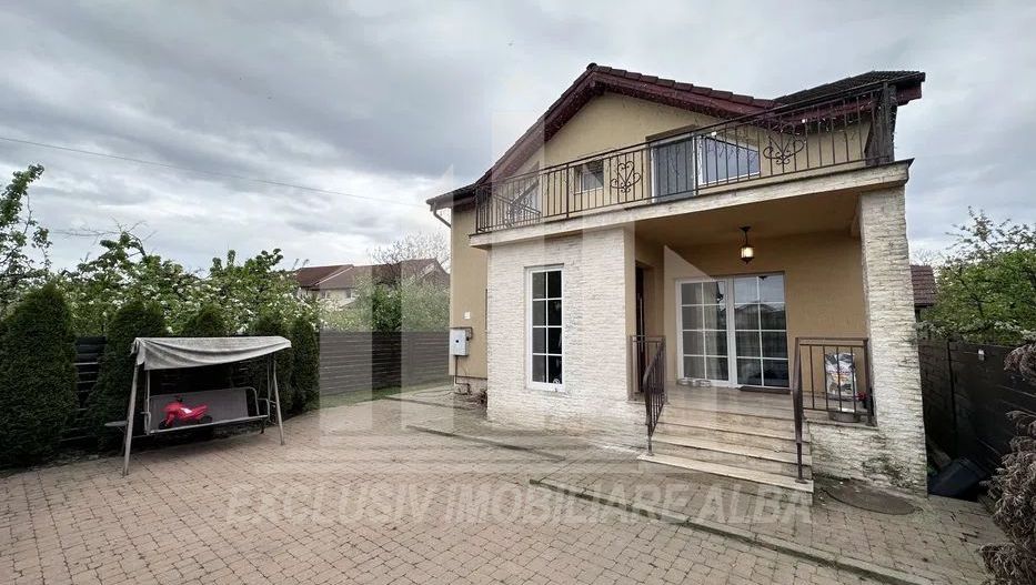 Casa individuala de vanzare, Lipoveni - Poză 1