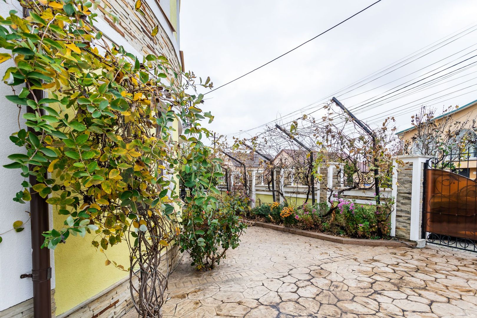 Vânzare, casă, 2 nivele, 6 camere, strada Luceafărul, Ciorescu - Poză 11