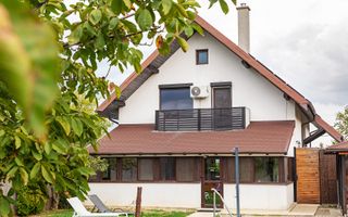 Vilă cu 5 dormitoare, 4 băi, 2 248mp teren, piscină. Preț: 229 000 Eur - Poză 3