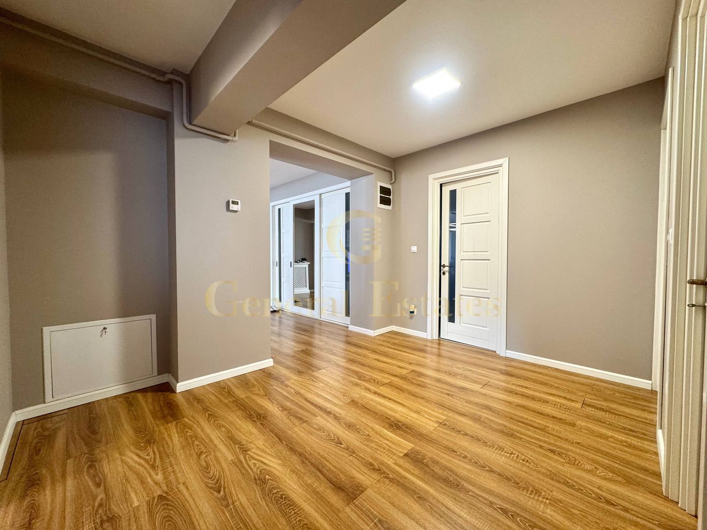 Vânzare apartament cu 3 camere - 130 m.p - în Zona CUG, Iași. - Poză 14