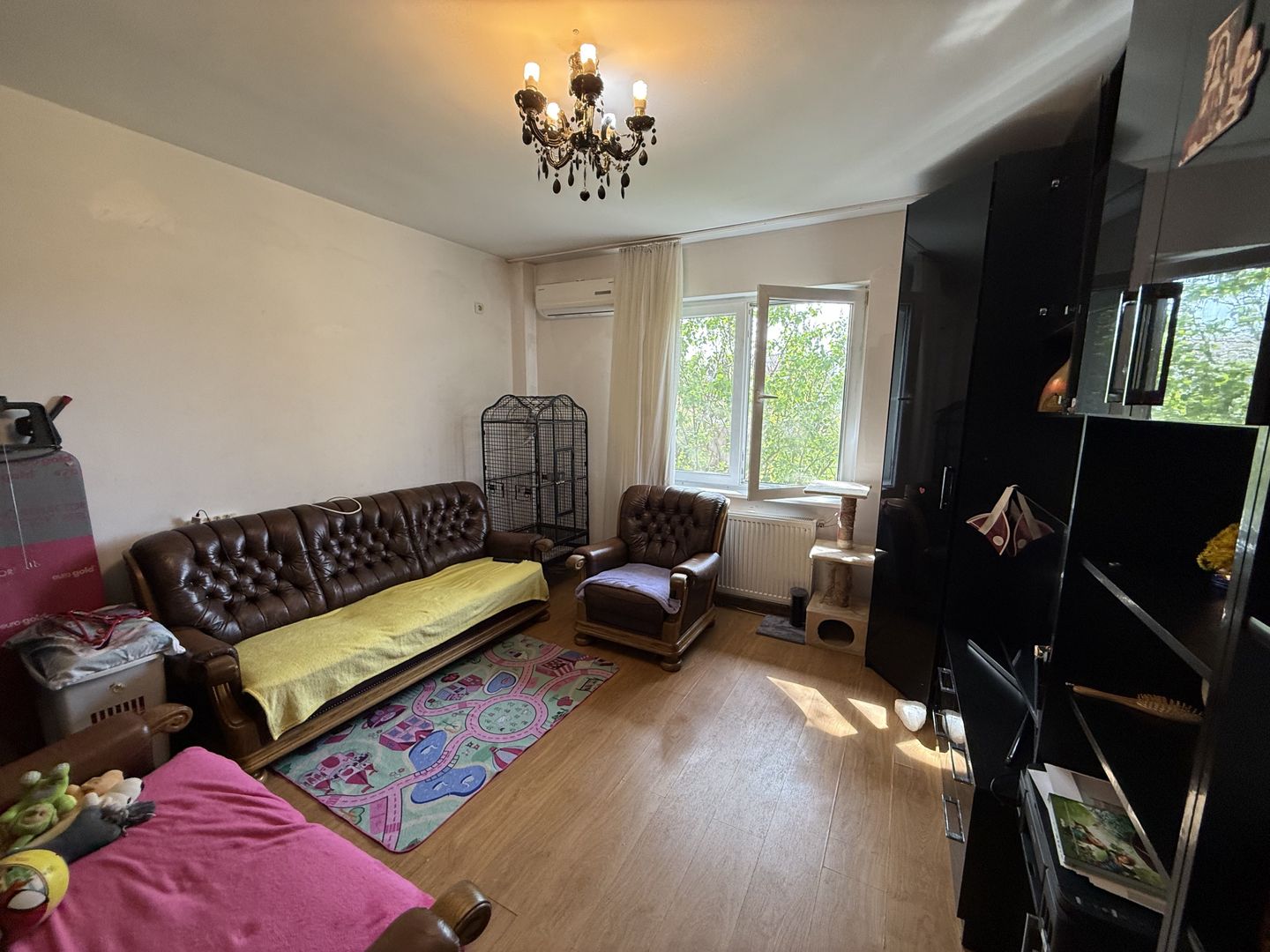 Ap 3 camere - transformat din alipirea a 2 garsoniere - 62 mp - parter - Poză 3