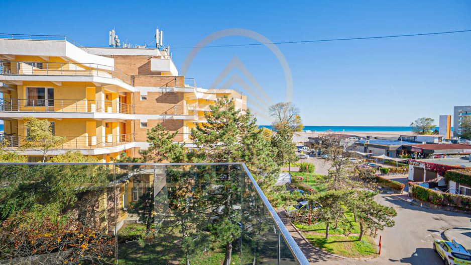Răsărit peste mare, apus peste lac – apartament premium în Mamaia - Poză 20