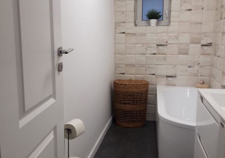 Vand apartament zona Razoare (mobilat, utilat premium) - Poză 3