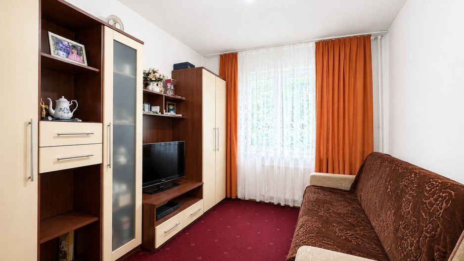 Apartament 3 camere decomandat, zona Alfa, etaj 1, două băi - Poză 8