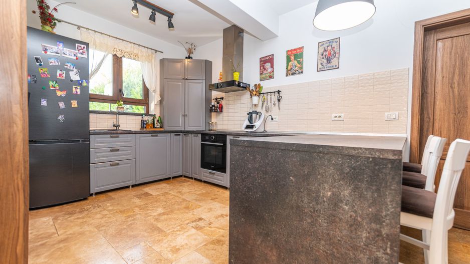 Vila premium cu teren generos! Confort și eficienta in Sanleani - Poză 6