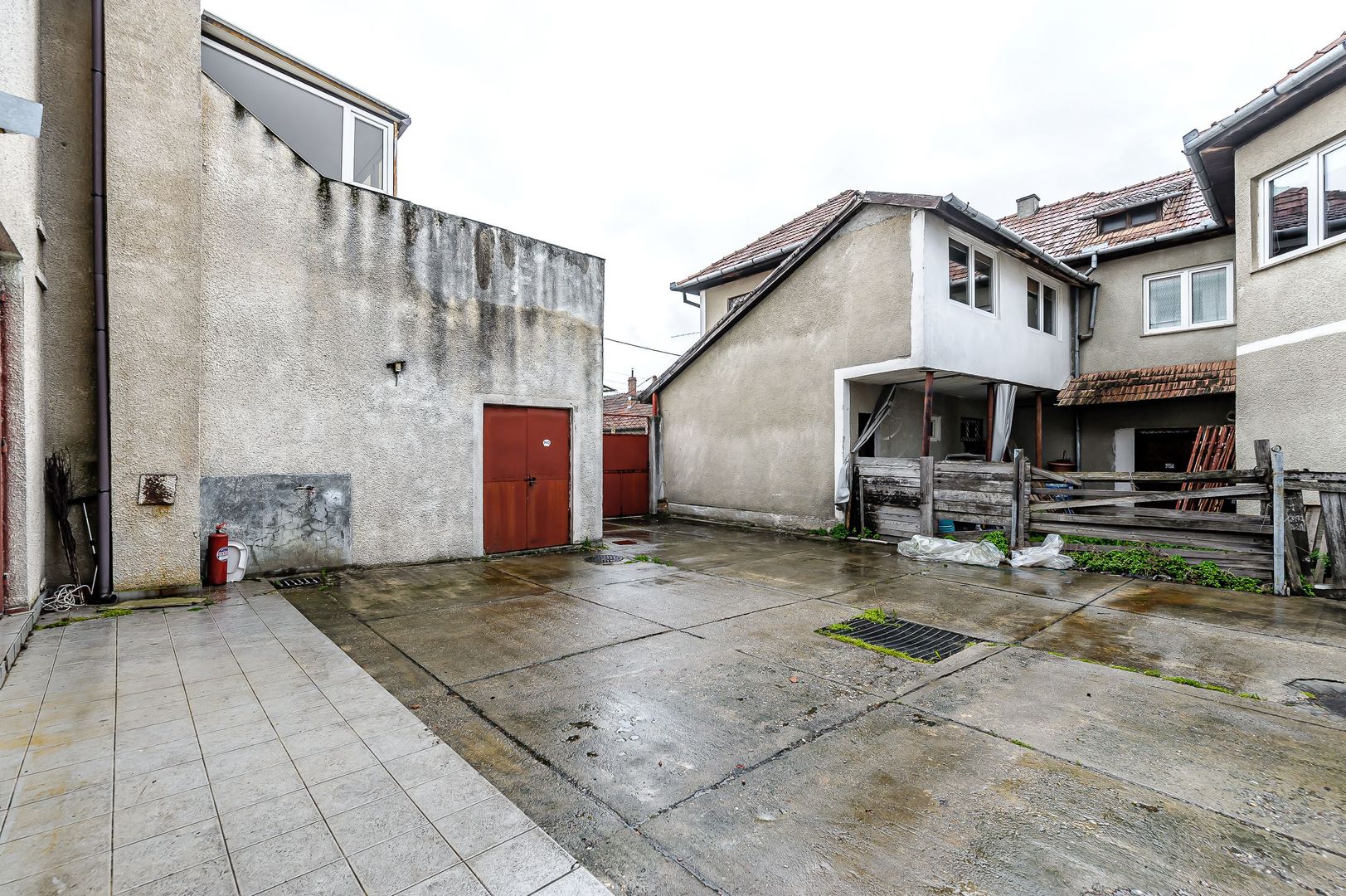 Imobil spațiu comercial și 11 apartamente - Poză 23