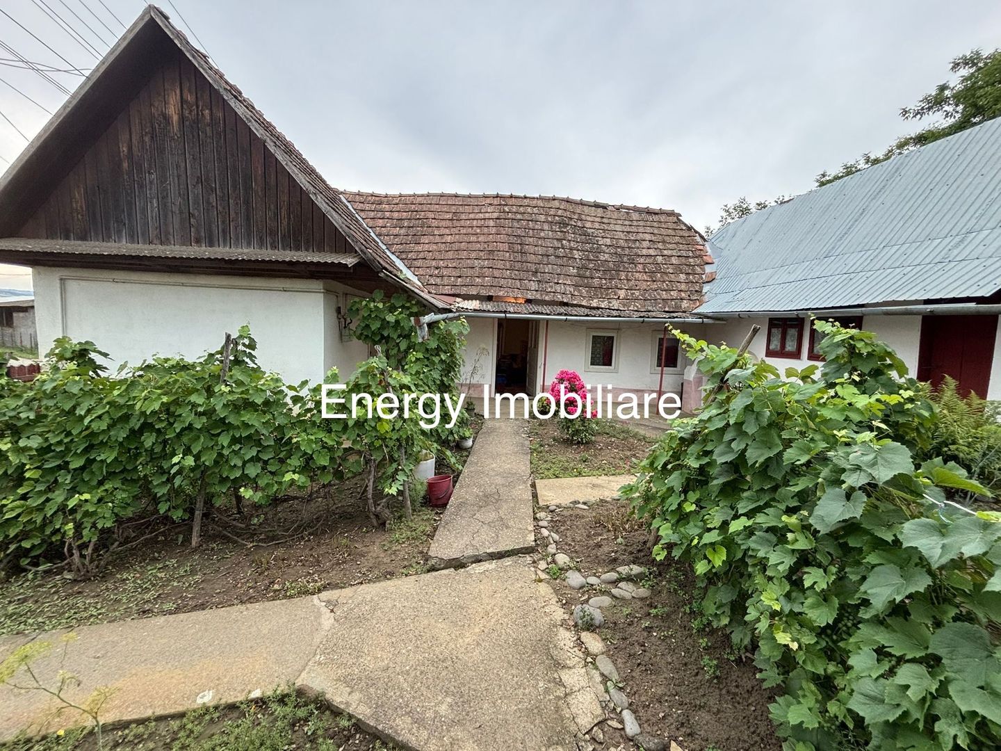 Casă de dimensiuni mai mici în localitatea Gălățeni - Poză 1