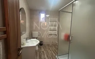 Casa de vanzare 200 mp cu spatiu comercial la parter, strada Lunga - Poză 13
