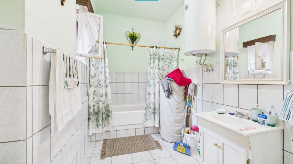 Casă cu 6 camere în Sânicolau Mare Timiș - Poză 10