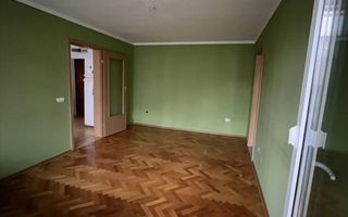 De vanzare apartament 3 camere Centru - Poză 4