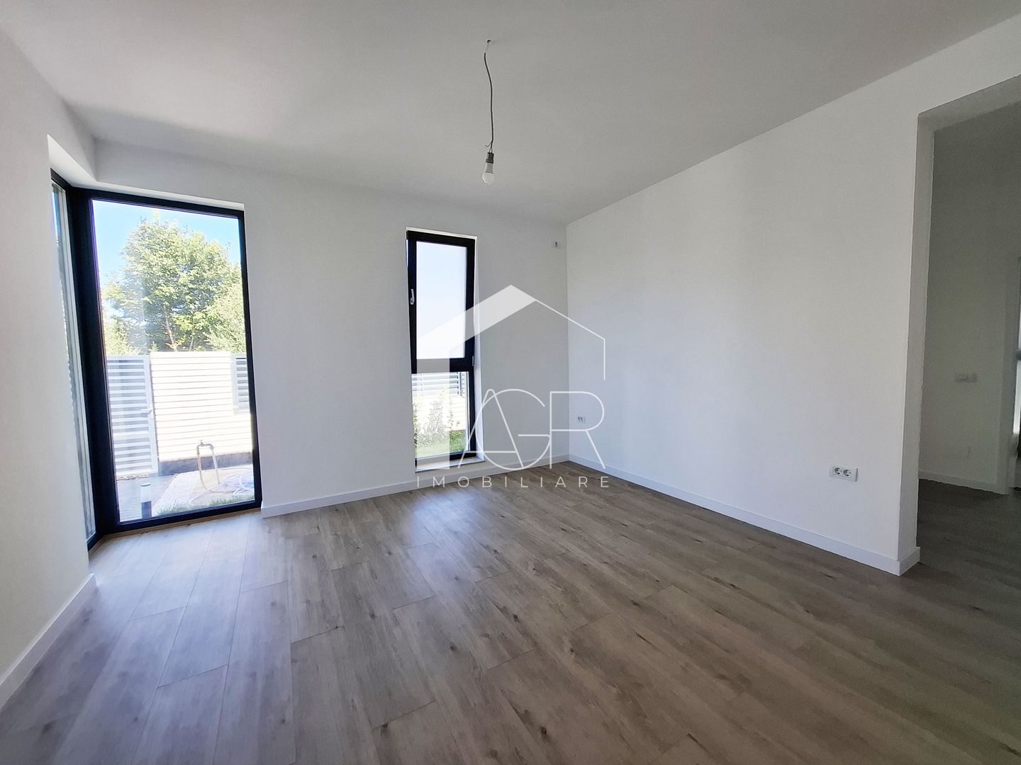Casa cu 4 camere de vanzare, Bucov, Mica Roma - Poză 8