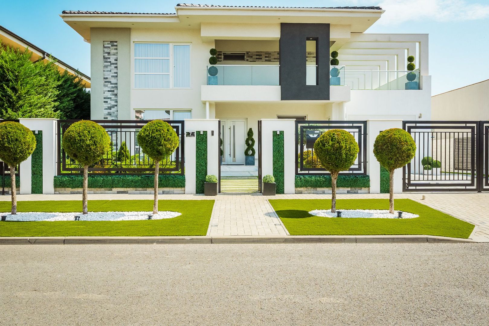 Vilă ultramodernă cu piscină - Poză 1