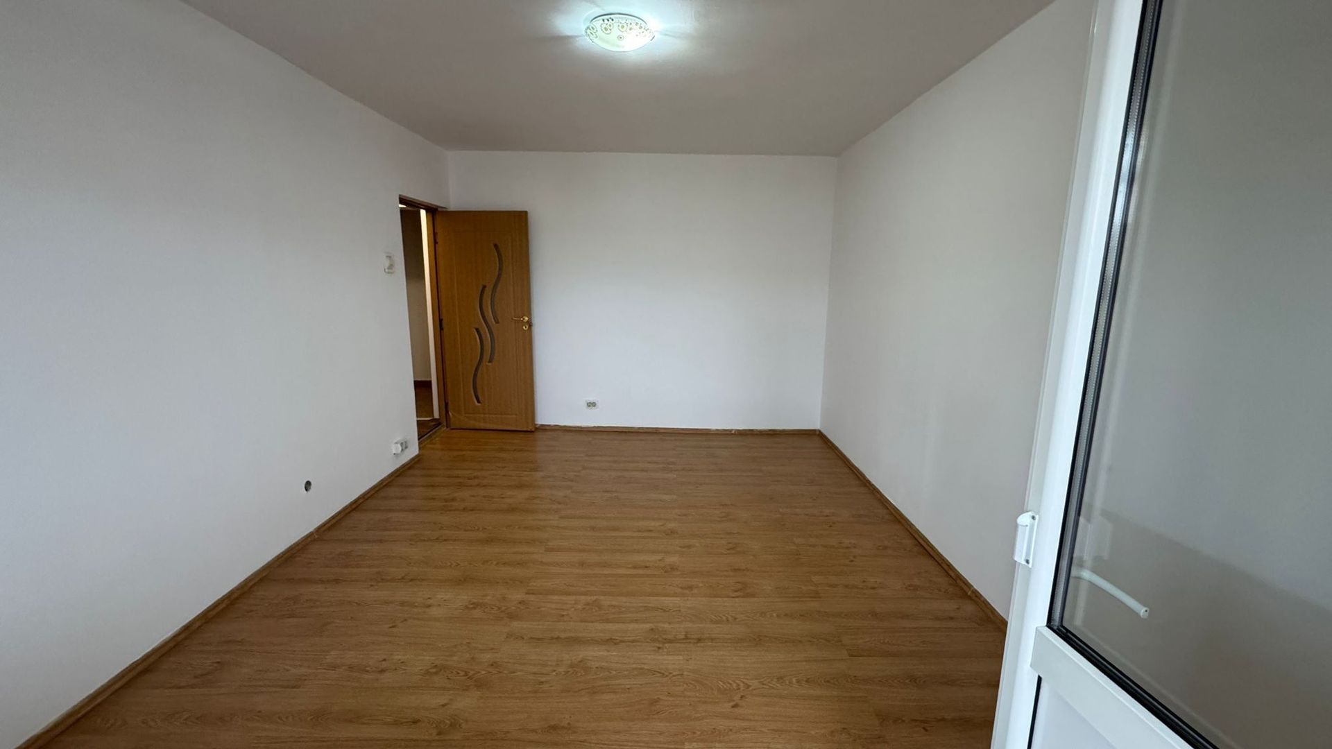 De vânzare apartament 2 camere, Studio Buftea, pregătit de mutat - Poză 4