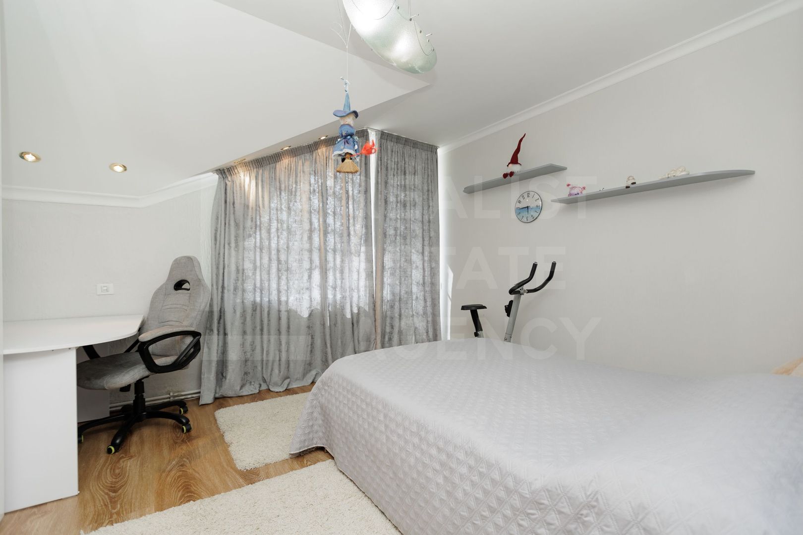 Chirie, apartament, 4 camere, str. Bucureşti, Centru - Poză 9