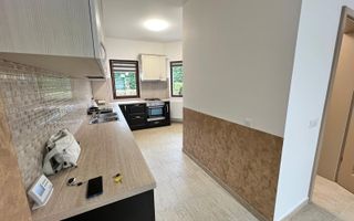 Casa cu 7 camere | 3 balcoane | Garaj | 220 mp + 80 mp curte | Cartier Panorama - Poză 4