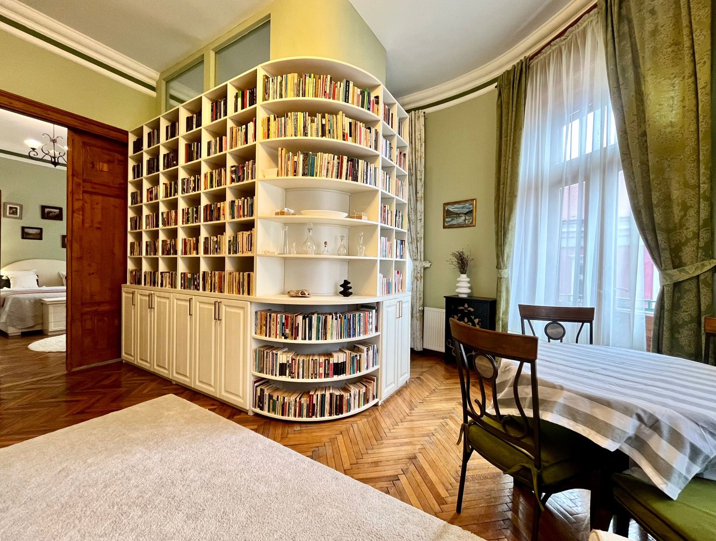 Apartament grandios cu vedere spectaculoasă spre Piața Libertății - Poză 7