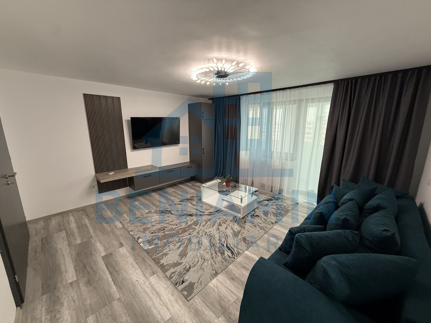 4 camere - 93mp - mobila - utilat - lux - Hotel Ramada - Poză 1