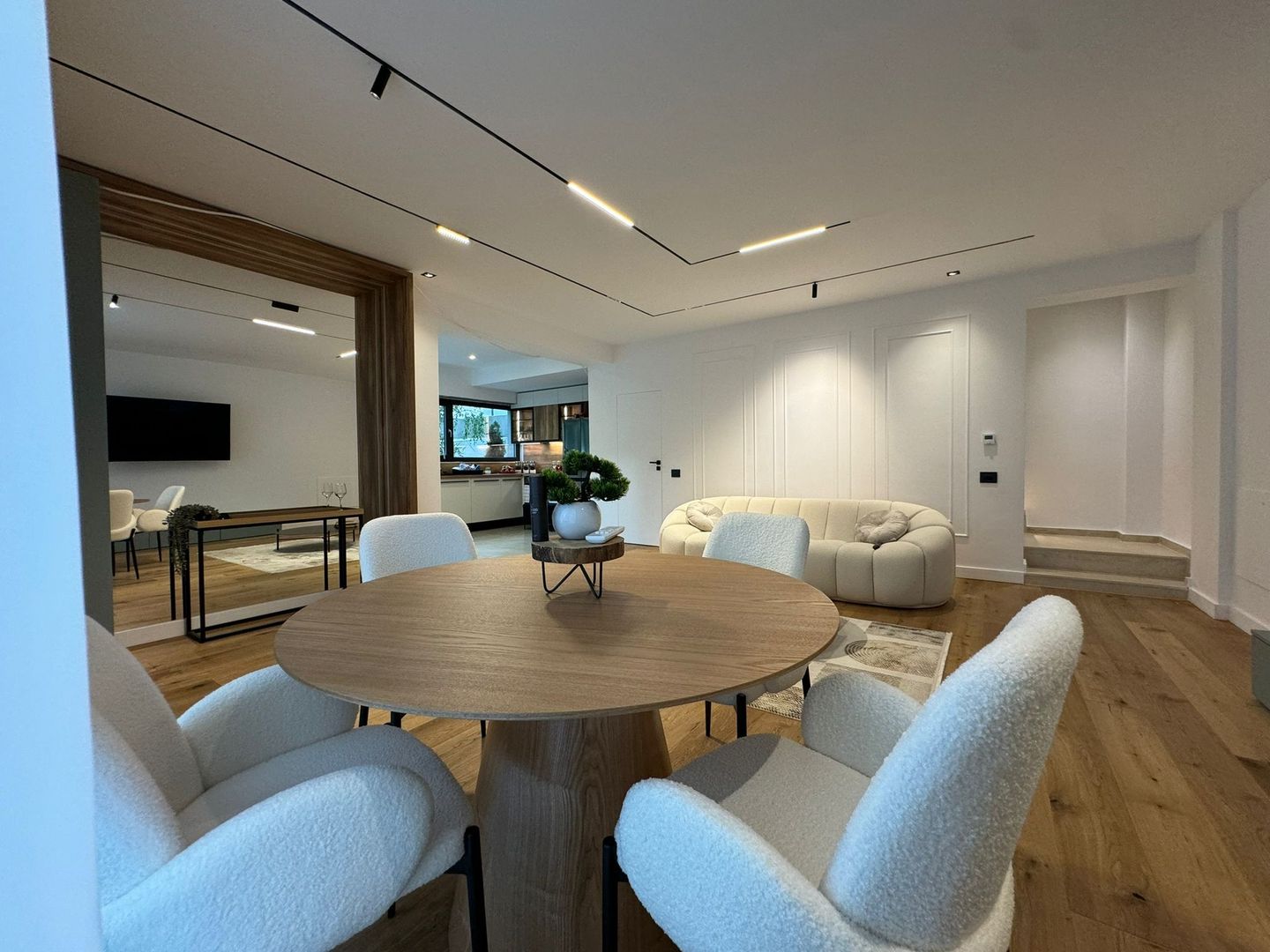 Vila | Casa Presei Libere | Damaroaia - Poză 2