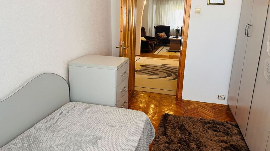 Apartament ultracentral, 3 camere, cu priveliste impresionanta, langa Mercur - Poză 4