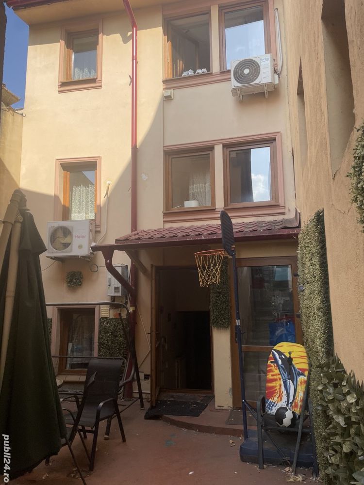 2 vile singur curte unic proprietar - Poză 2