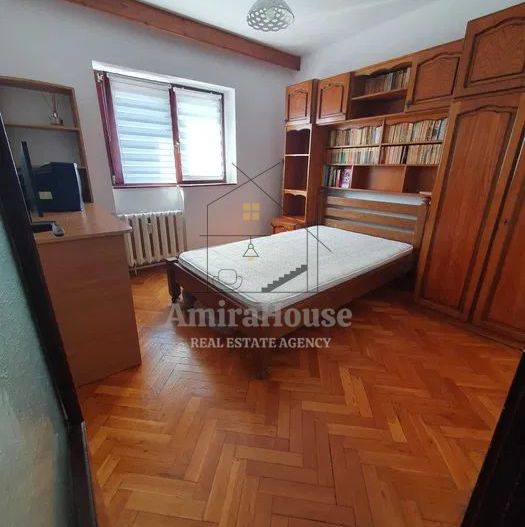 Apartament 4 camere etaj 3 din 4 zona Mogosoaia - Poză 1