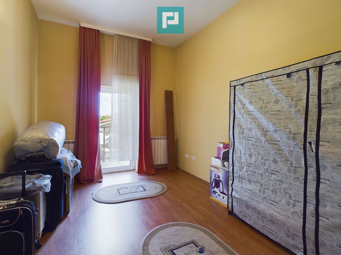 Vilă cu 3 apartamente în zona Parneava - Poză 19