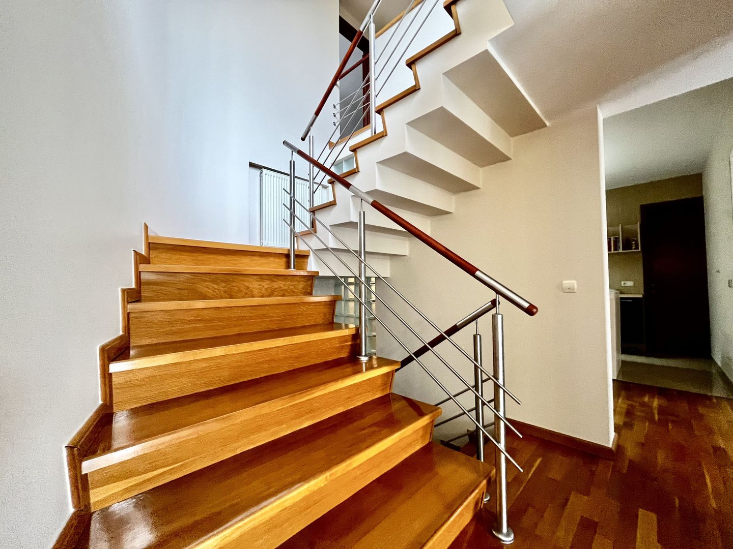 Casa spațioasă și primitoare cu garaj dublu, în Braytim – Soarelui - Poză 13