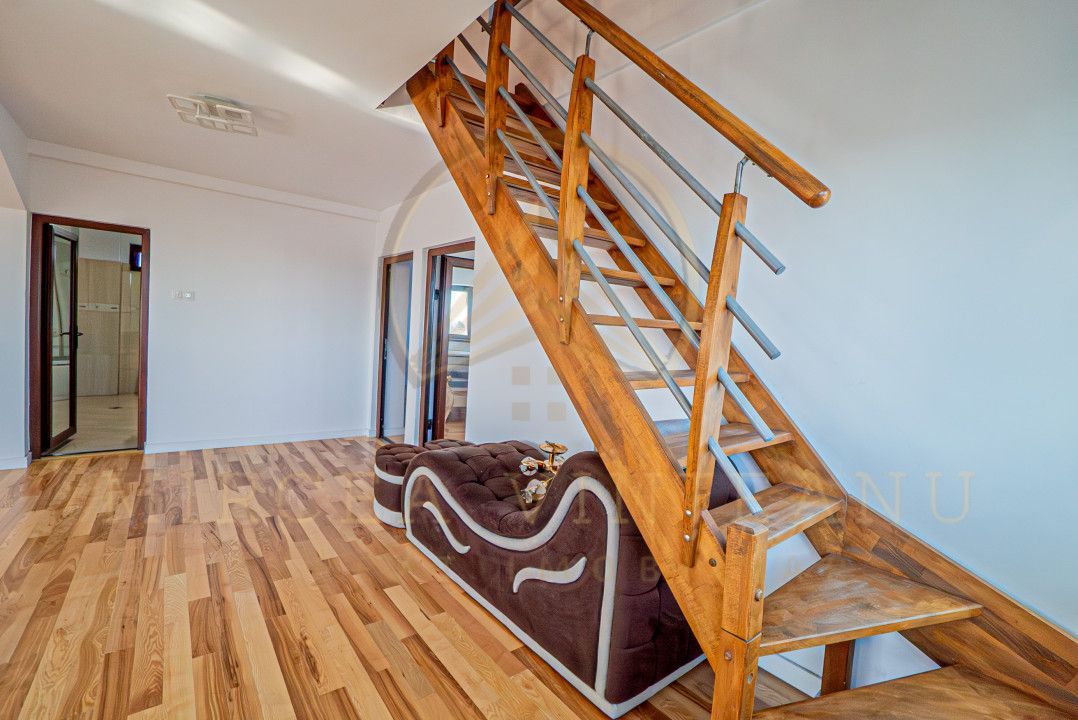 Lazu - Vila de vânzare compusă din P+1E+M. - Poză 35