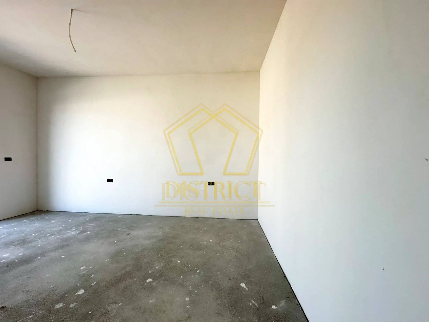 Duplex superb cu 5 camere despartit prin garaj | Dumbravita - Poză 9