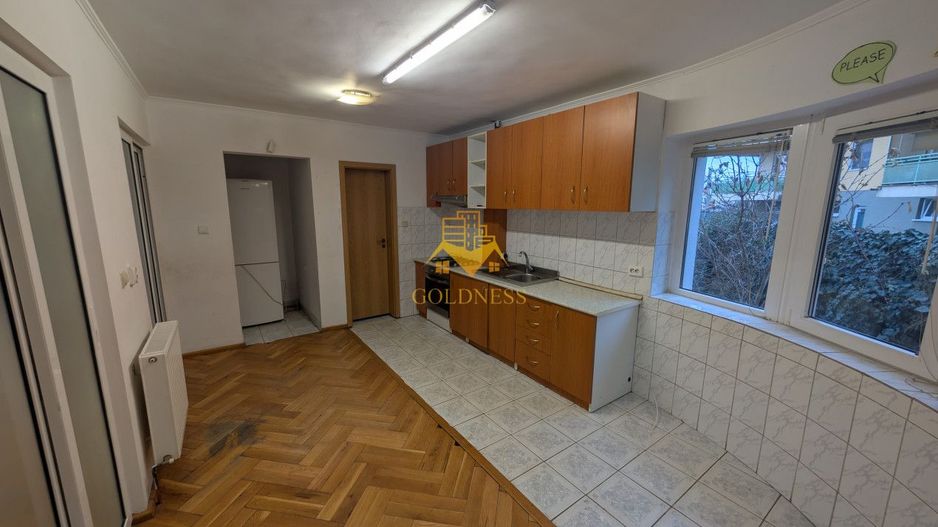 Casa/Spatiu de birou,Andrei Muresanu, 9 Camere,10 Parcari,Curte 2000mp - Poză 5