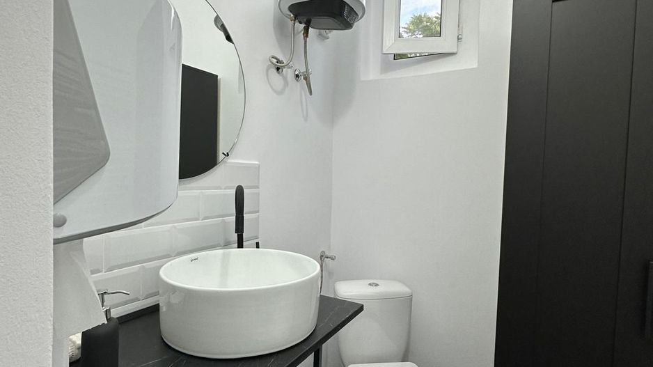 Imobil cu destinatii multiple- 6 apartamente - Poză 2