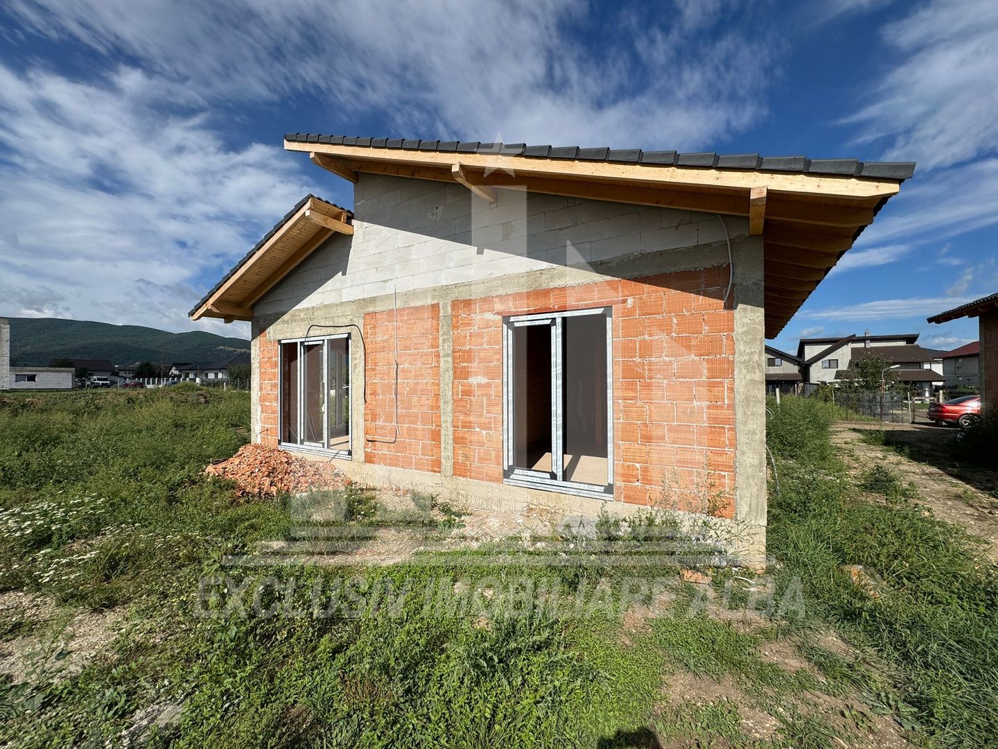 Casa individuala | 1 nivel | 90 mp | 387 mp teren | La rosu | Orizont - Poză 1