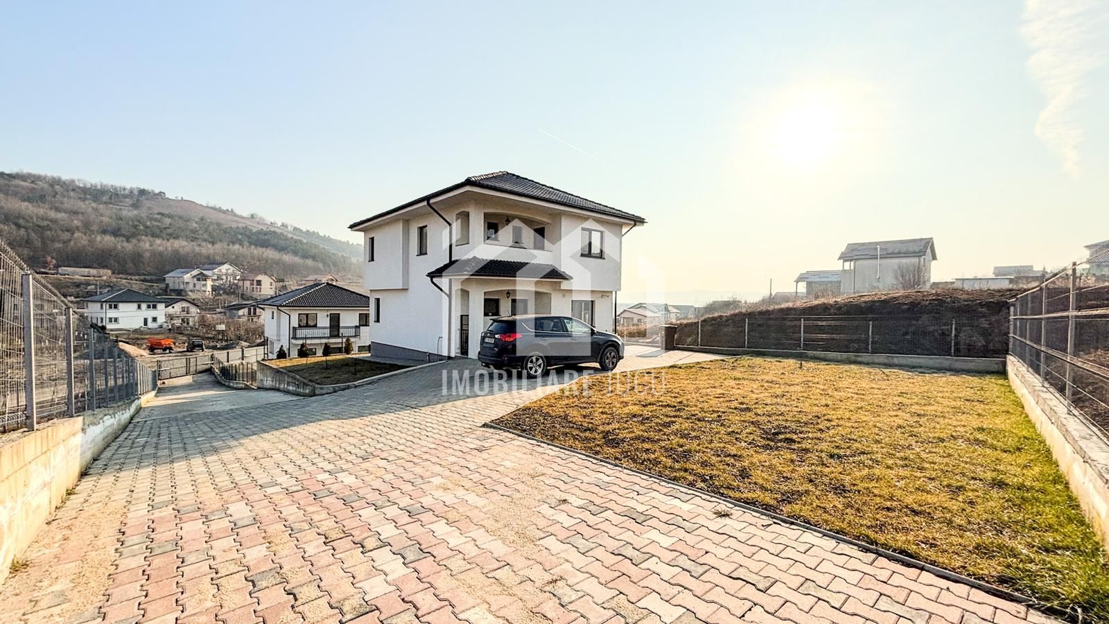 De Inchiriat Casa Individuala 4 camere, 140mp, teren 550mp, Campenesti - Poză 1