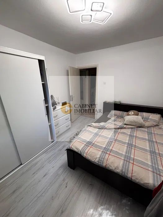 2 Cam ~ Etaj 1 ~ 51mp ~ Decomandat ~ metrou Raul Doamnei - Poză 1