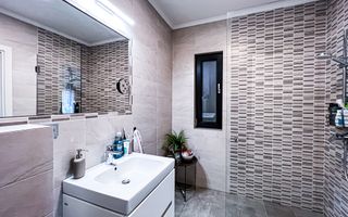 Apartament 2 camere 66 mp, zona Central - Poză 13