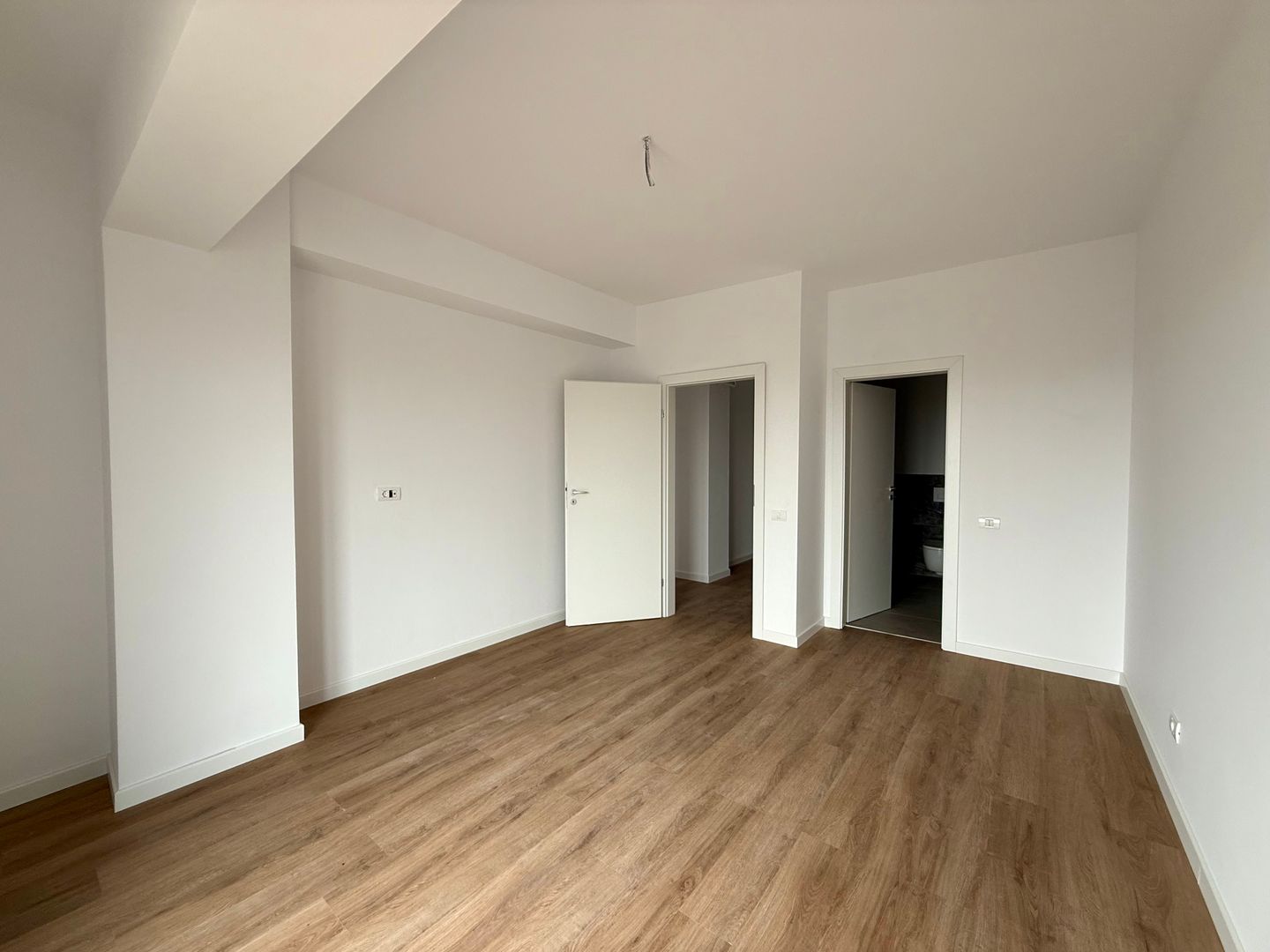 OPORTUNITATE | 3 CAMERE | DECOMANDAT | LOC DE PARCARE | 2025 - Poză 2