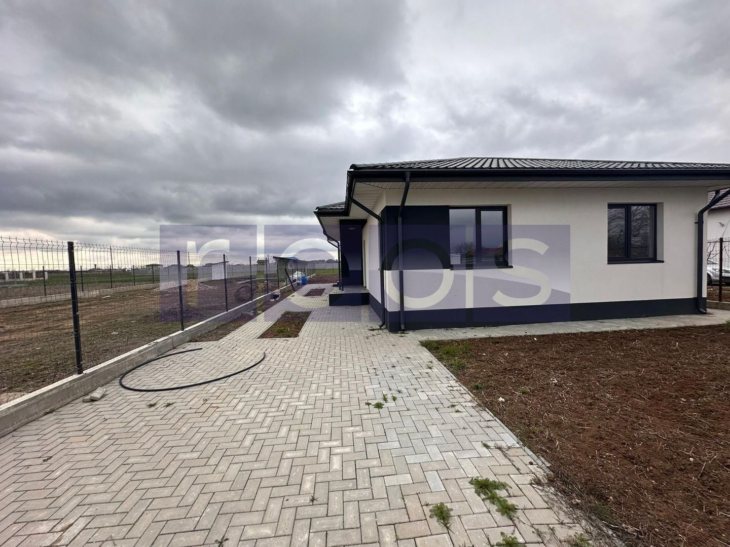 CASA DE VANZARE I CREVEDIA DARZA I 3 CAMERE - Poză 1