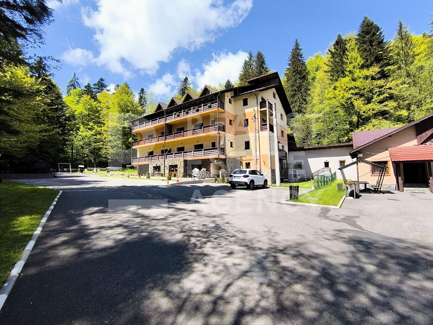 Apartament, 4 camere, Predeal, județul Brașov - Poză 2